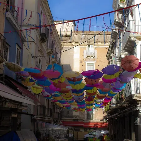 Due Passi Dal Centro * קטאניה